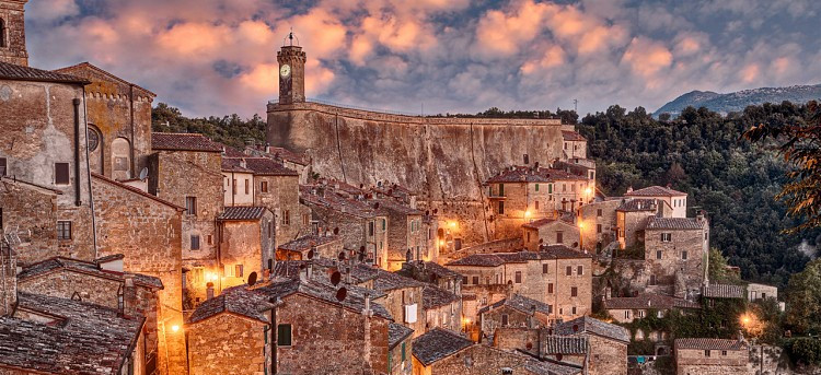 Sorano - Il paese Fortezza